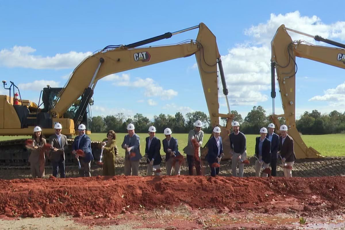 thumb_LoxleyContinuesToAttract